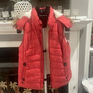 Vest faux fur lined!
